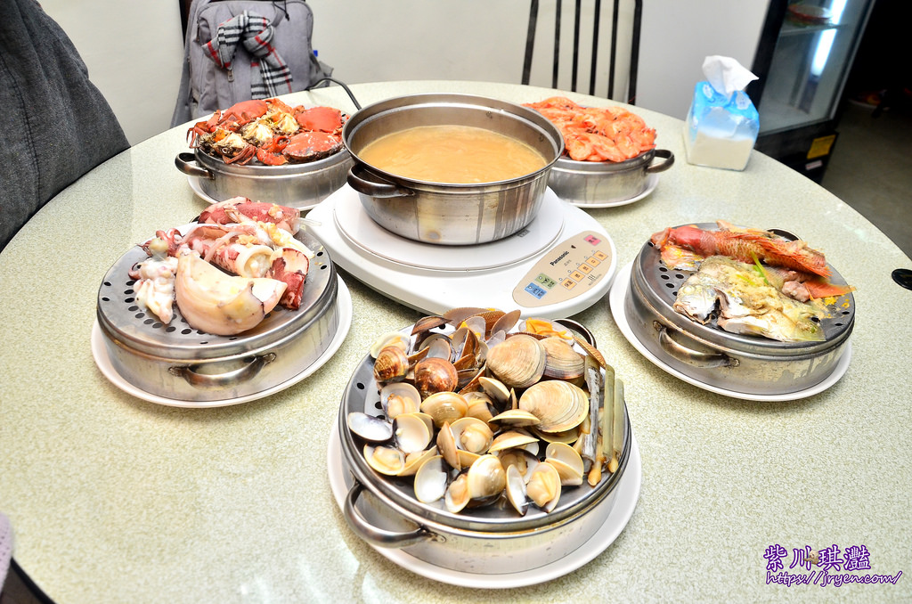 新北新莊美食》雙月牌沙茶爐結合台南傳統與東港海鮮塔｜食尚玩家推薦