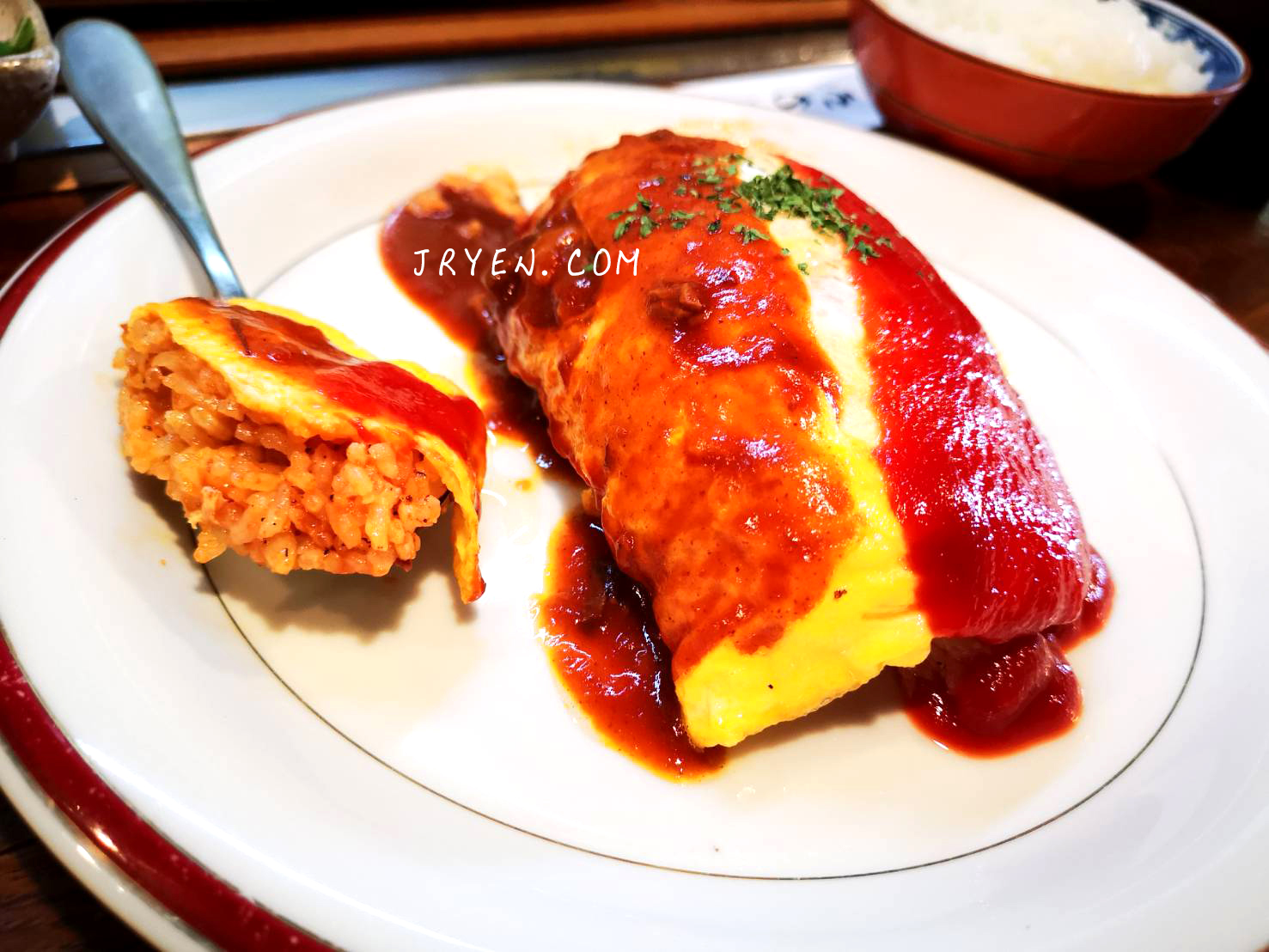 淺草美食｜ステーキハウスのぶ：大廚特製雞肉雙色醬汁蛋包飯必吃