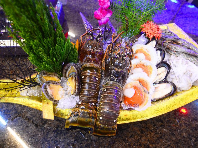 台南安平海鮮火鍋｜漁港風情的用餐環境，龍蝦鮑魚套餐『優質海寶不老鍋』｜瓏豐海產2021