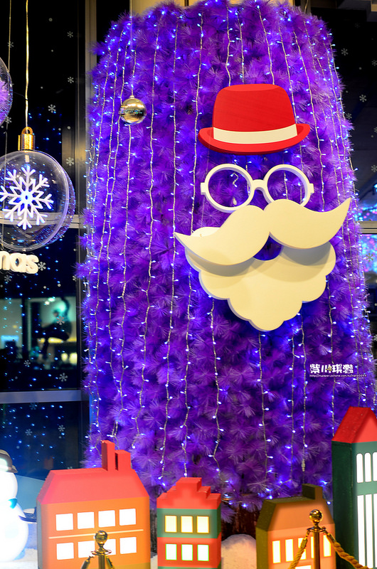 叮叮噹！想吃銀座杏子豬排已好一段時間，終於誤打誤撞地在平安夜造訪，夢時代聖誕節頗有紫色翹鬍子佳節氣氛圍繞。