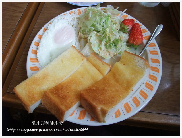 (F100FD)日本 台灣時間6點整，我在享受～幸福草莓早餐