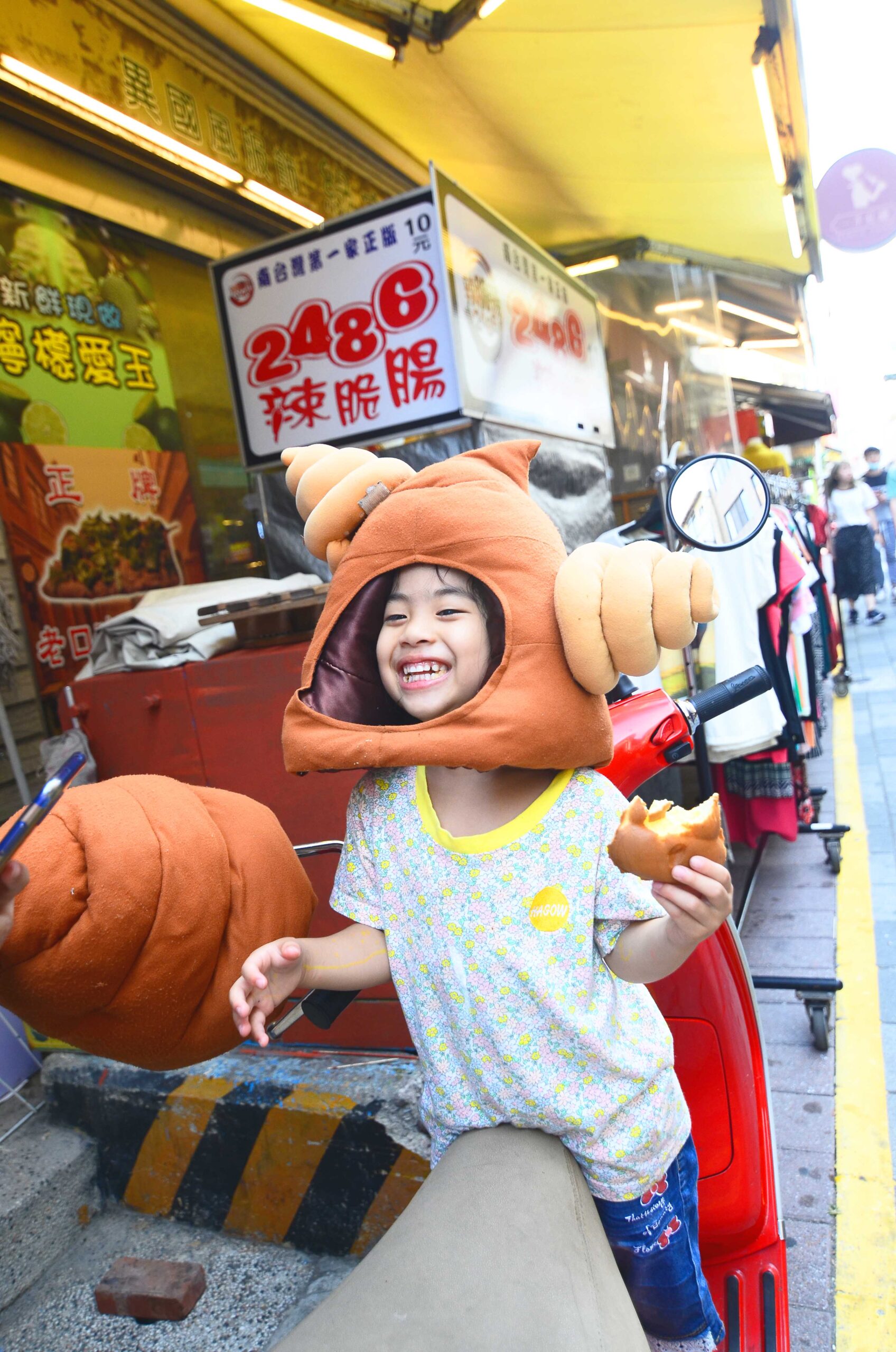 便便燒：台南國華街美食，日式雞蛋糕，不同SIZE便便帽，供玩樂拍照很吸睛、好玩又有趣！