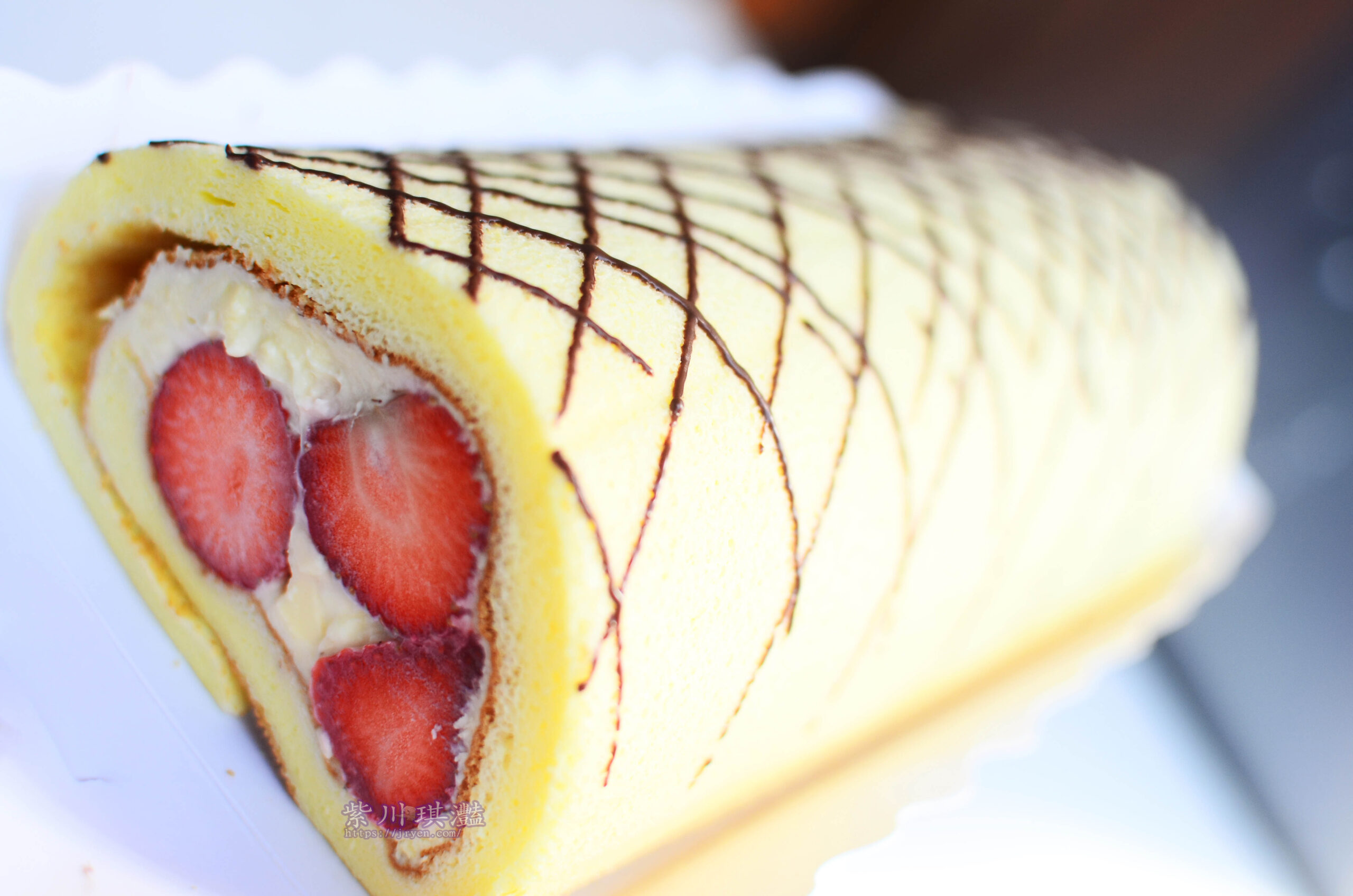 弘宇蛋糕：花蓮蛋糕推薦，在台灣就能吃到媲美日本草莓生乳捲，納格拉、義大利草莓生乳捲很欠吃！