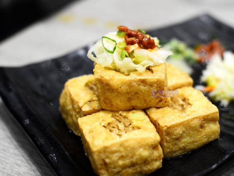 日初小火鍋七賢店：網美裝潢，平價推薦，酥炸臭豆腐CP高，飲品暢飲